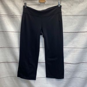 Black Athleta work out cropped Kick Booty capri work out pants size Medium